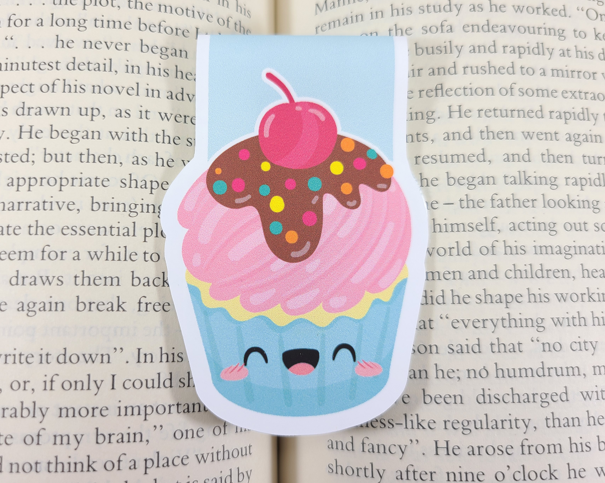 Cupcake Magnetic Bookmark